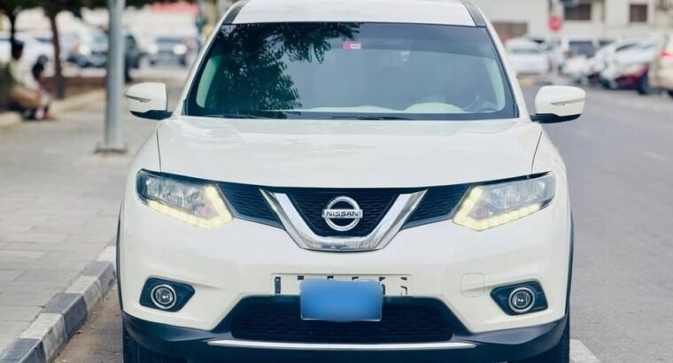 Nissan Xtrail Model:2015 Gcc Speech Km:164k 4 wheel drive 5 seater