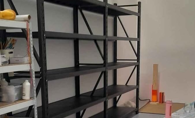Boltless rack with full metal shelves ...