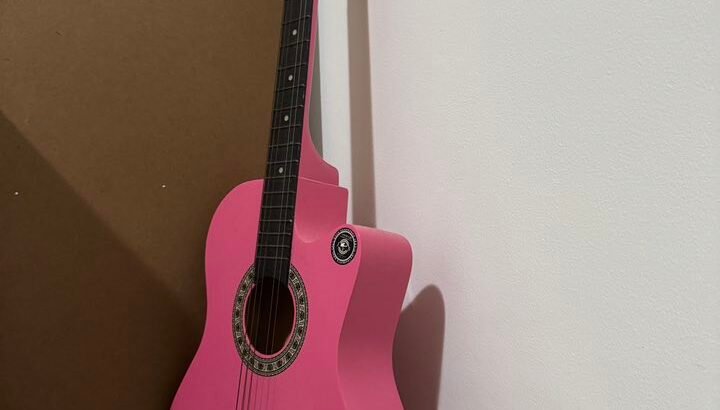 Moving Out Sale on home items