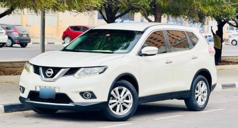 Nissan Xtrail Model:2015 Gcc Speech Km:164k 4 wheel drive 5 seater