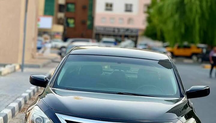Nissan Altima Model 2015 Km176k Push start Leather seats