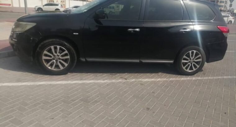 Nissan pathfinder 3.5 4WD black colour